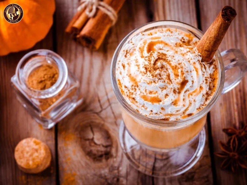 Bảng pha chế Mocha Latte thơm ngon, sữa đá, cà phê đen và các biến thể đặc trưng tại EYT Coffee, quán cà phê tiện ích.