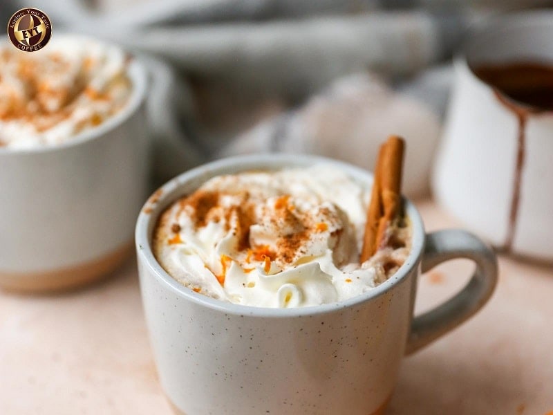 Kem pha sữa đá sủi bọt, thức uống cà phê trộn sữa đẹp mắt tại EYT Coffee, quán cà phê yêu thích của giới trẻ Việt.